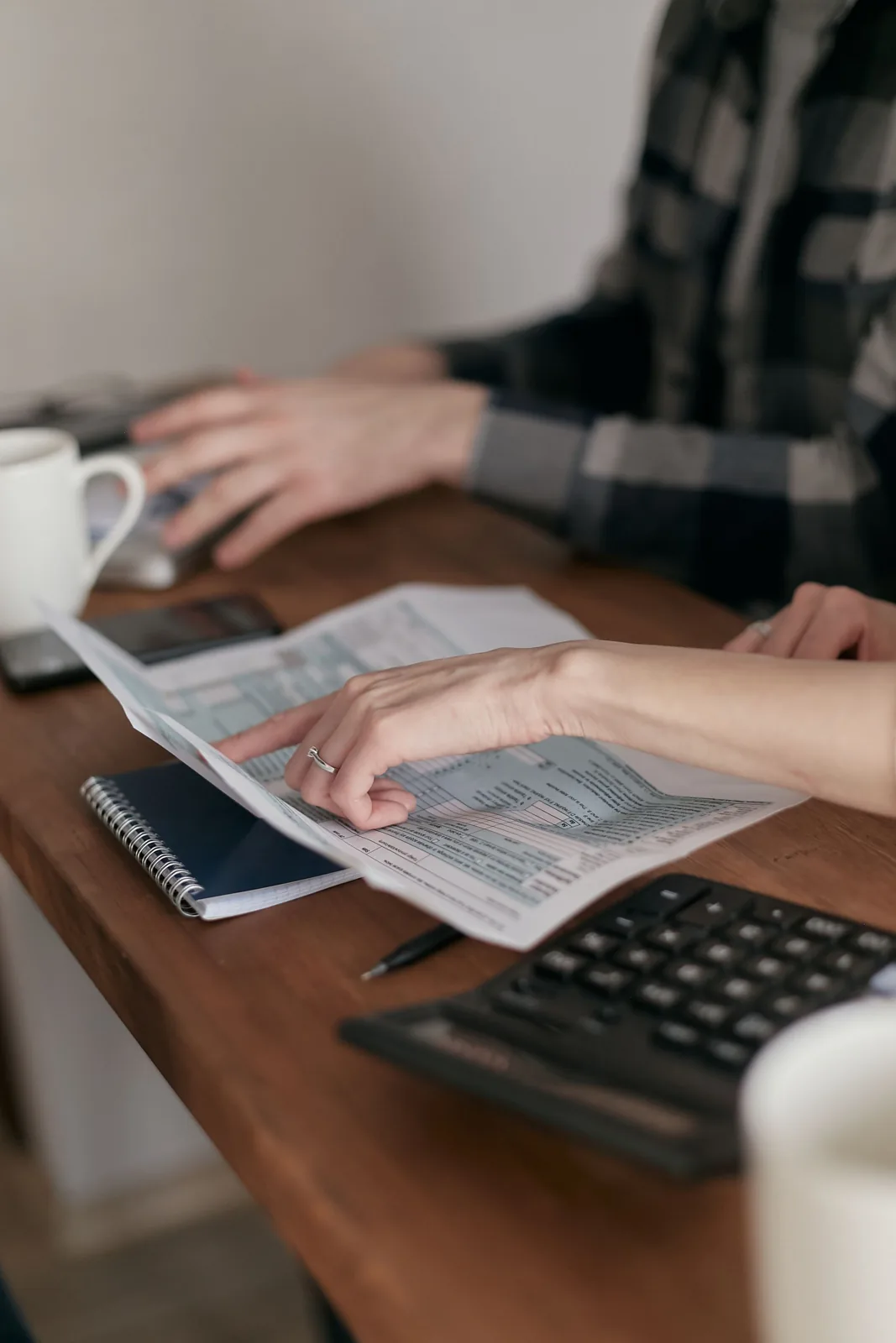 Revisi?n de documentos con calculadora y anotaciones